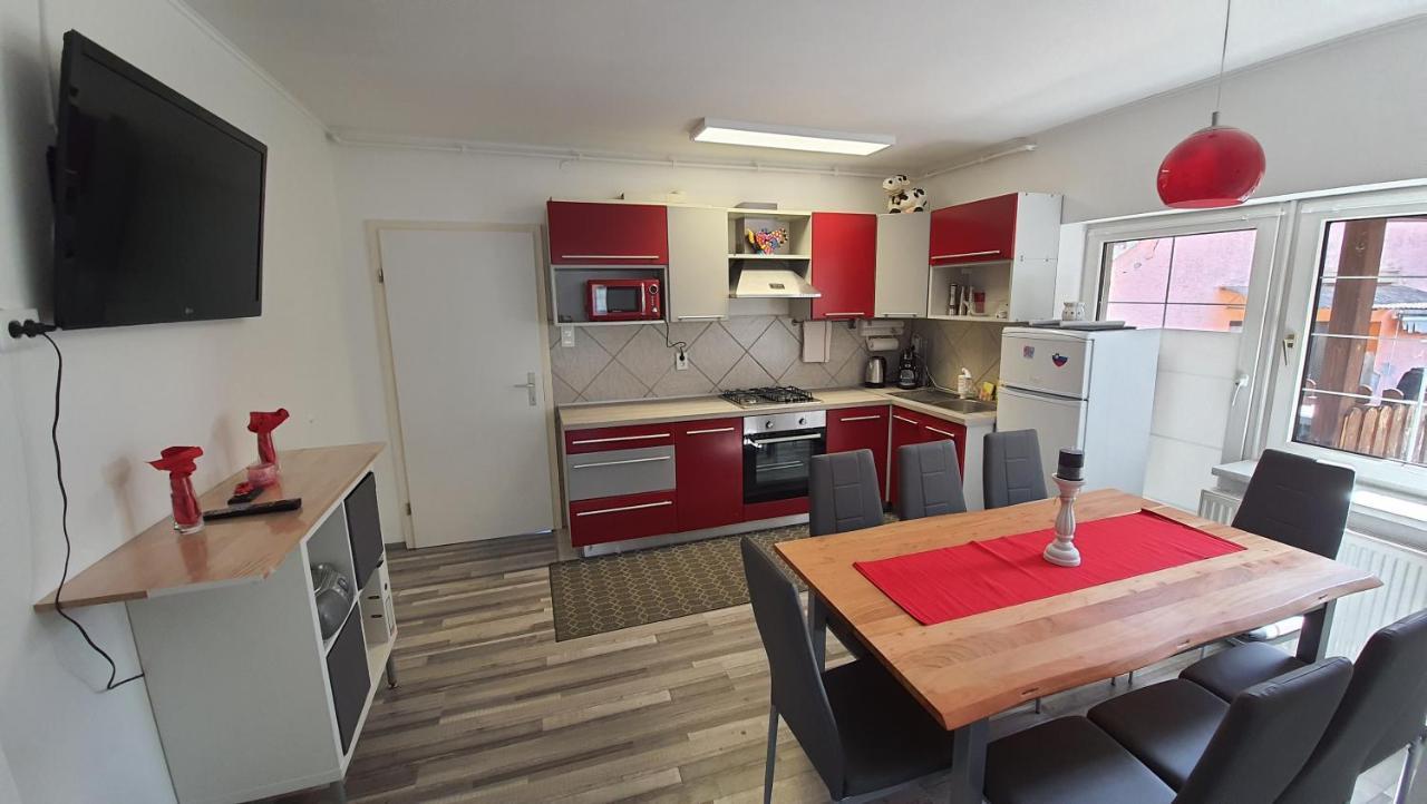 Apartma4us Apartman