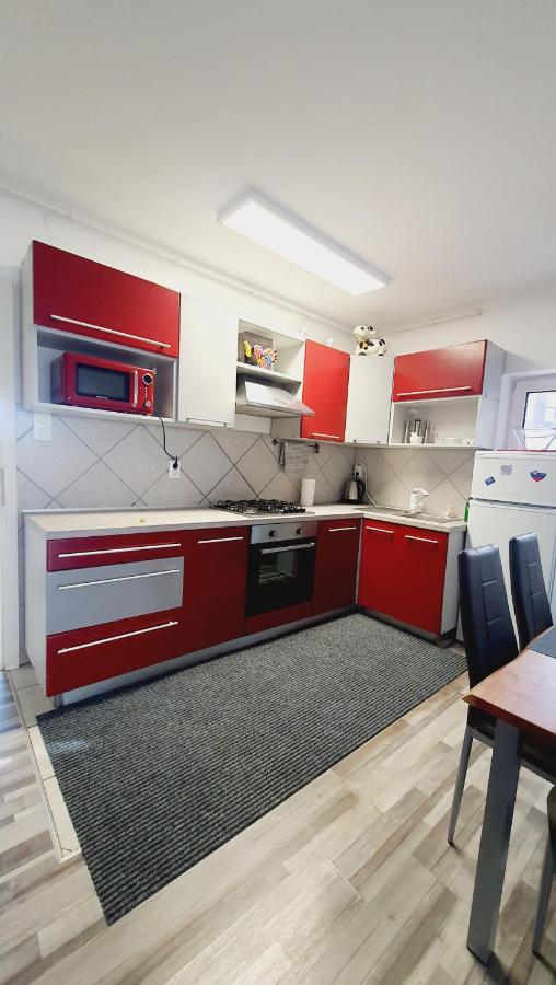 Apartma4us Apartman *